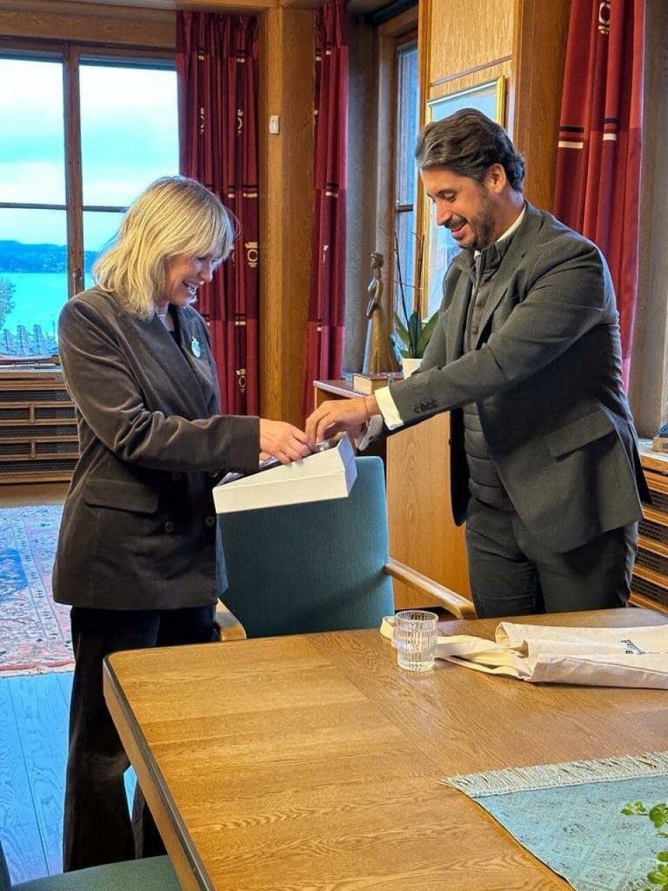 Her møter den kanariske ordføreren Oslos ordfører, Anne Lindboe. Foto: Ayuntamiento de La Laguna Her møter den kanariske ordføreren Oslos ordfører, Anne Lindboe. Foto: Ayuntamiento de La Laguna