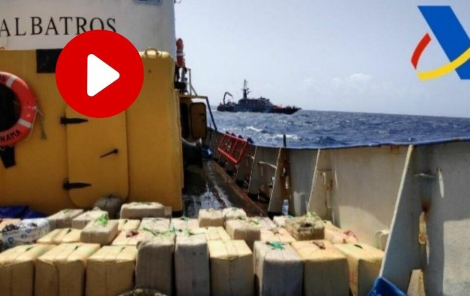 VIDEO: Tungt bevæpnede tollere går til aksjon mot fiskebåten som smuglet 18 tonn hasj.