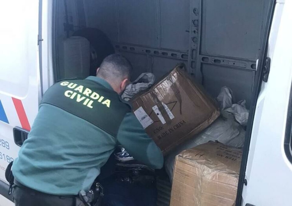 To smuglere med bilen full av piratkopierte produkter ble stoppet på Gran Canaria. Foto: Guardia Civil