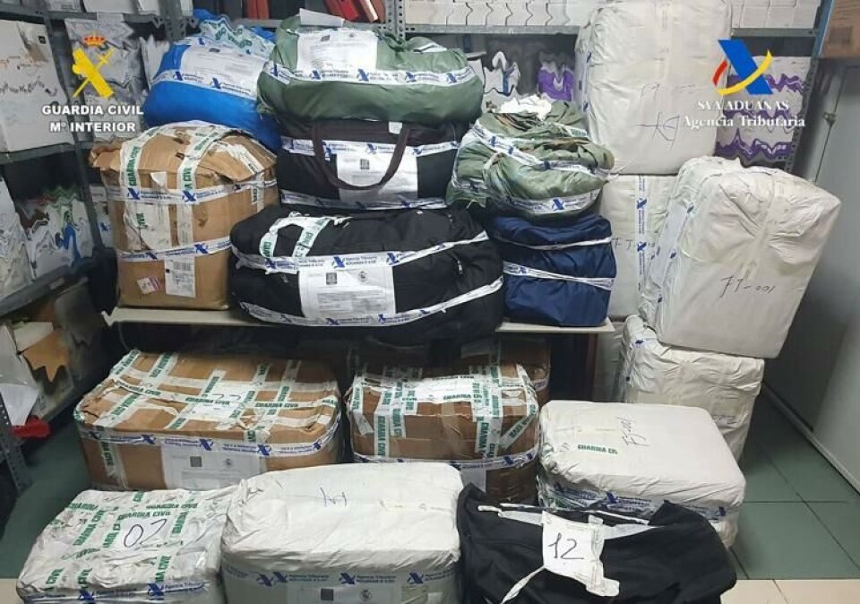 Varene ble funnet i lasterommet og har en anslått verdi på nesten to millioner euro. Foto: Guardia Civil Varene ble funnet i lasterommet og har en anslått verdi på nesten to millioner euro. Foto: Guardia Civil