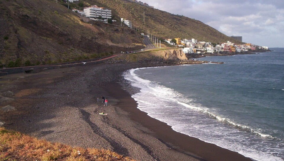 Tre strender på Tenerife stengt – kloakk i vannet