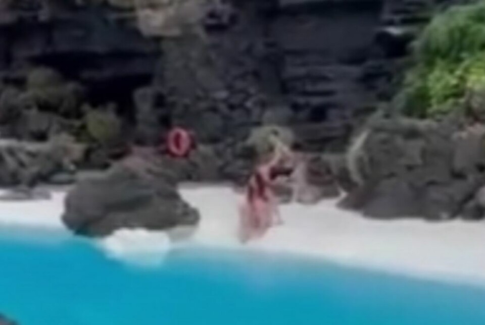 Kvinnen tok seg et bad her. Det er strengt forbudt og gjøres tydelig for alle som besøker landskapshagen Jameos del Agua.