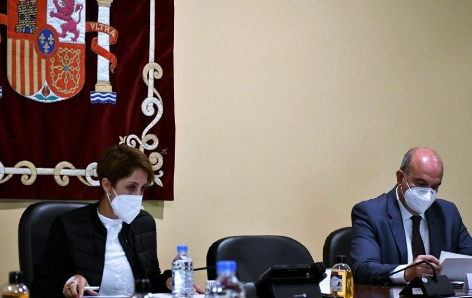 Onalia Bueno (til venstre) glimrer med sitt fravær og skal ikke delta under viktig plenumsmøte i kommunen. Foto: Mogán kommune