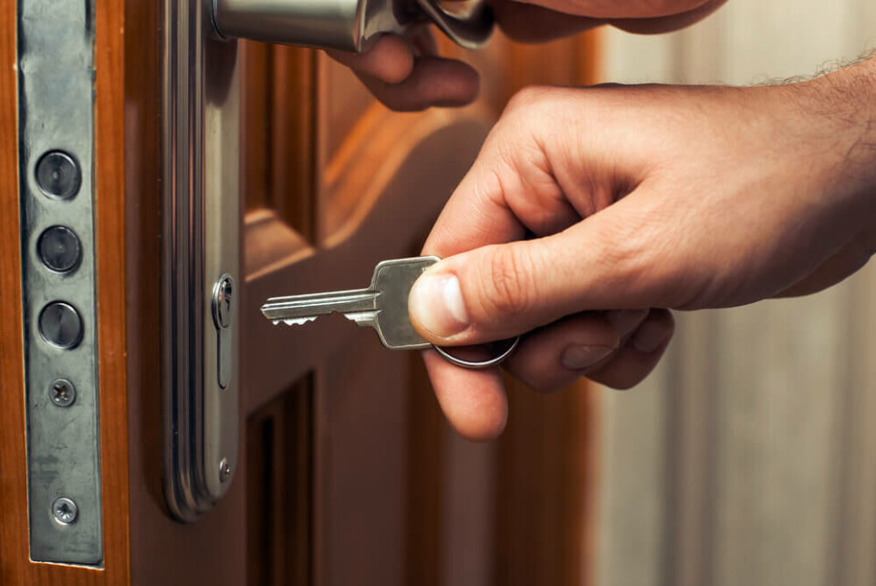 Tyver kan bryte seg inn uten å lage en skramme på låsen. Foto: Victoria Nochevka/Shutterstock