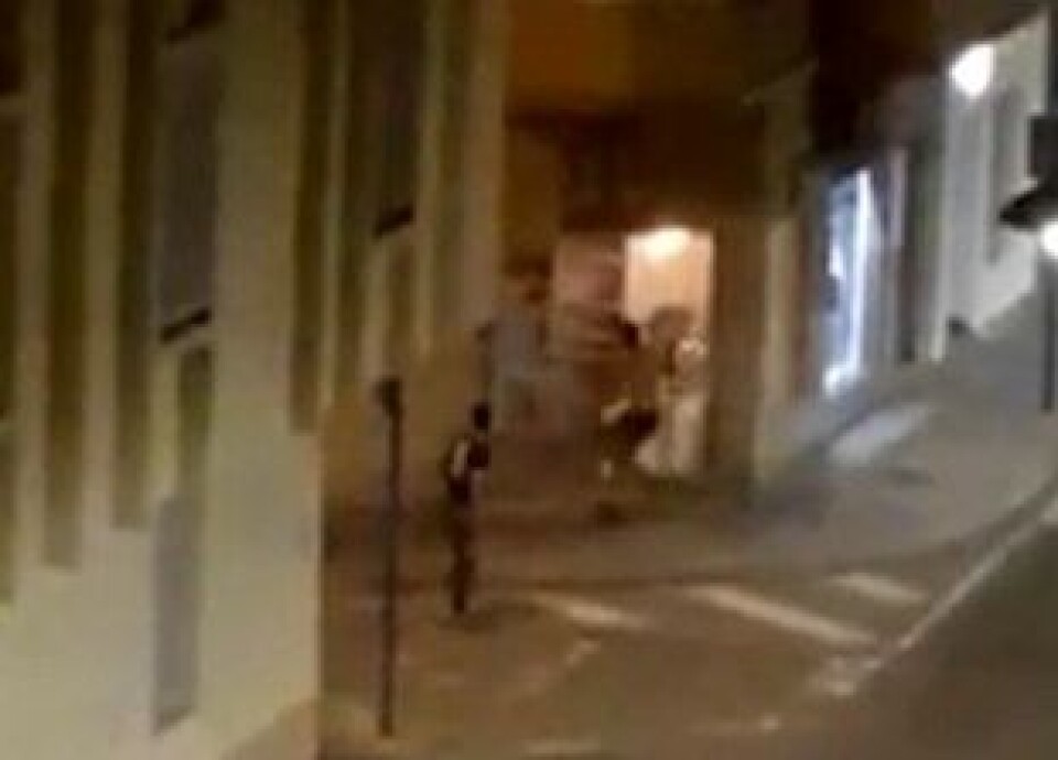 Vandaliserte flere butikker og boliger