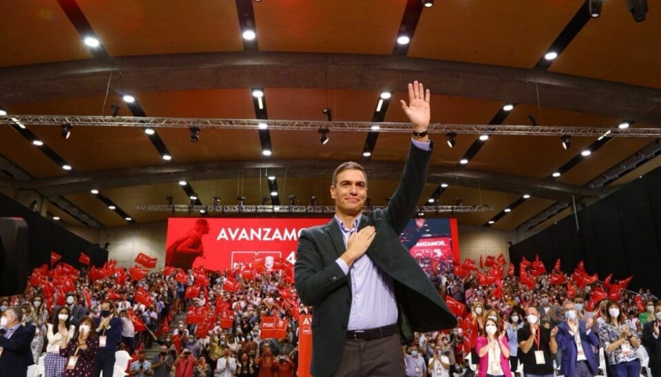 Statsminister Pedro Sánchez under et PSOE-møte. Partiet tilsvarer det norske arbeiderpartiet.