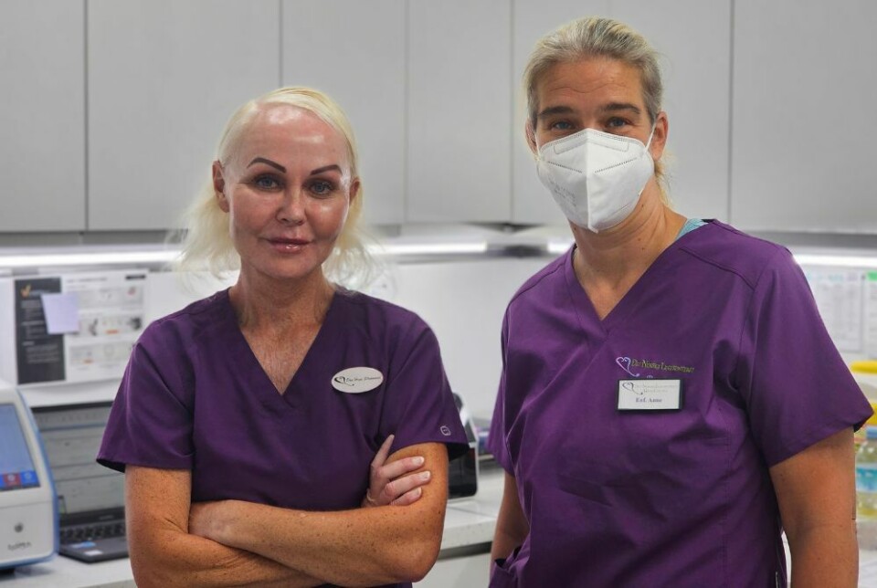 Hege og Anne viser frem laboratoriet. Det er de stolte av. Foto: Canariavisen Hege og Anne viser frem laboratoriet. Det er de stolte av. Foto: Canariavisen
