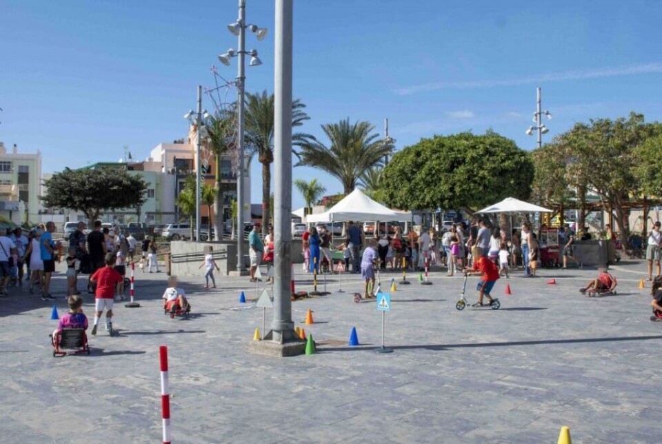 Her feirer barna FNs internasjonale barnedag. Foto: Mogán kommune