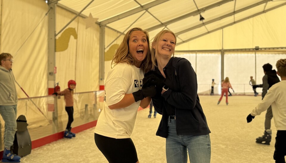 Elisabeth Svele og Tuva Harket Bakke var blant lærerne som våget seg ut på isen.
