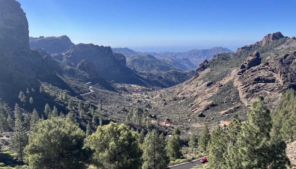 SER LANGT: Det er god utsikt fra stien.