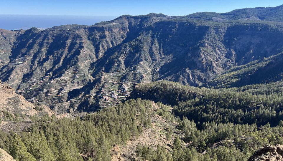 Fra toppen kan man øyne flere små landsbyer.