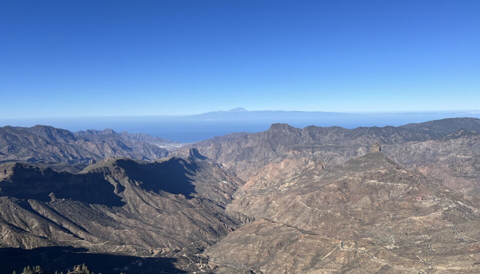 TEIDE: Fra toppen ser man over på Kanariøyenes høyeste fjell.