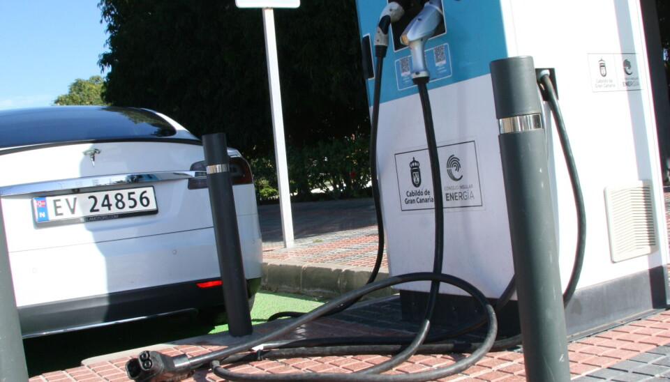 Denne laderen gir 50 KW og har vært flittig brukt av el-taxiene i Maspalomas. Nå har den stått havarert i over to måneder.