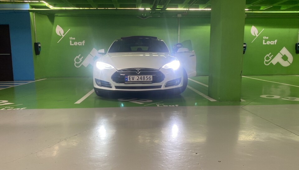 Parkeringshuset under Spar i Puerto Rico. De to første ladepunktene har 22KW.