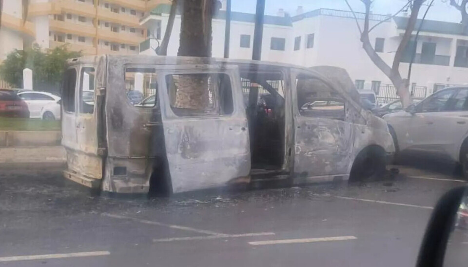 UTBRENT: En av bilene som ble brent i Los Christianos tidlig tirsdag morgen.