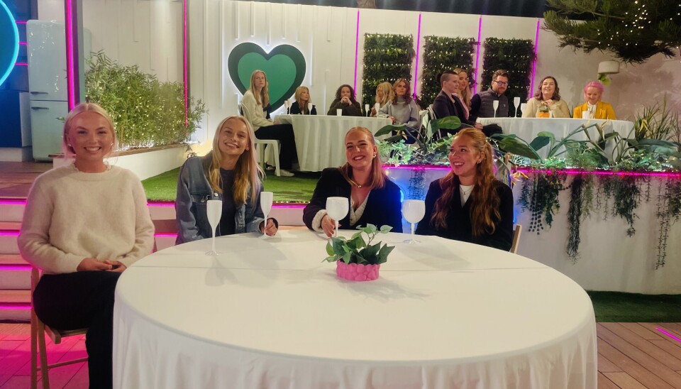 FINALE: Flere frivillige meldte seg på og deltok på finaleinnspillingen av Love Island.