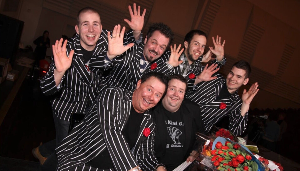 PARTYBAND: Lillebror samler gamlegjengen for en skikkelig festuke i egen bar.