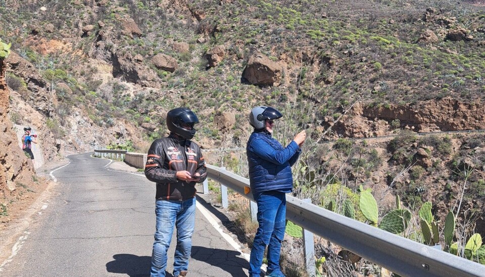 Det er mange spennende småveier i fjellet, og utsikten må foreviges.