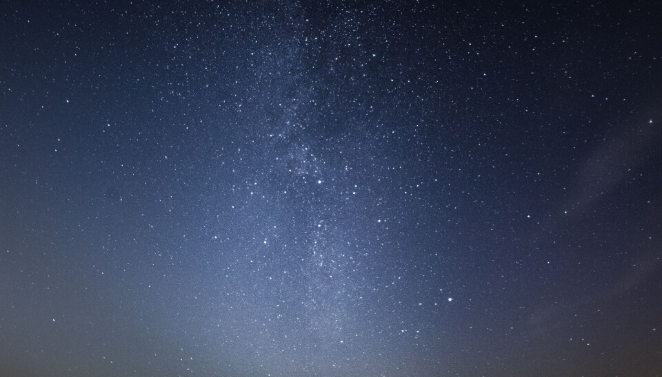 I MØRKET: Det gjelder om å komme seg unna lysforurensning for å se stjernene i all sin prakt.