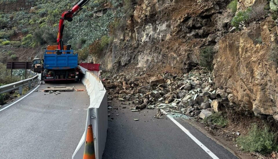 Et stort ras gikk tirsdag kveld og førte til at GC-41 ble sperret av. Nå rassikres området.
