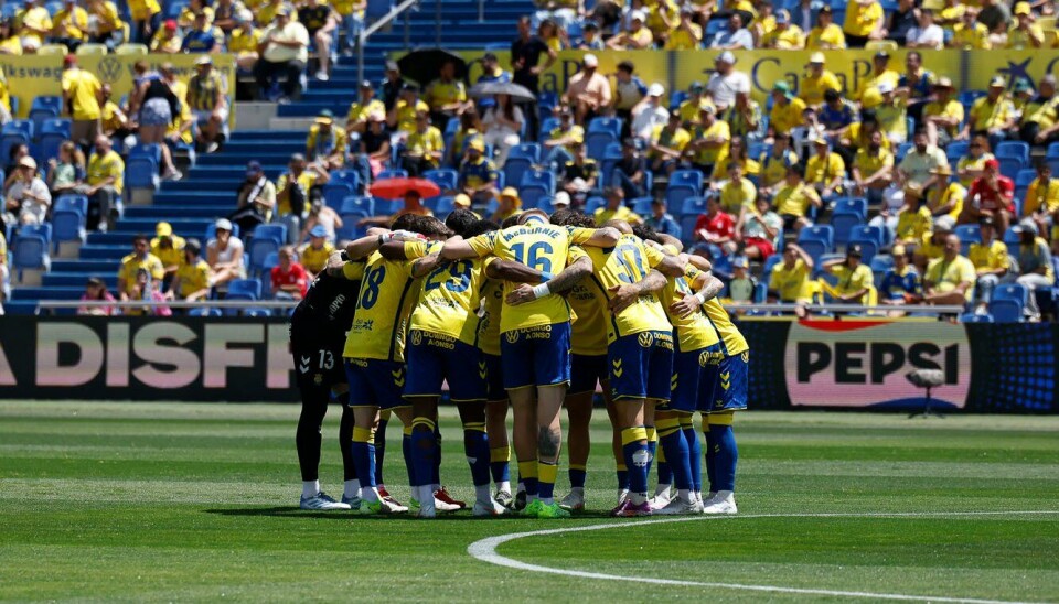 HOLDER SAMMEN: UD Las Palmas sliter fælt om dagen og prøver så godt som mulig å holde sammen som lag.