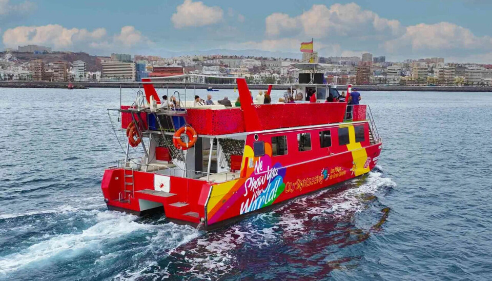 Båten går fra havna like bak El Muelle-senteret i Las Palmas.