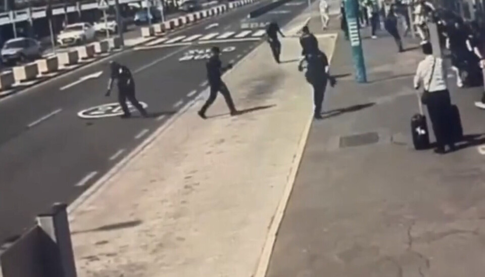 ANGREP: Den mistenkte knivraneren gikk til angrep på politiet med kniv.