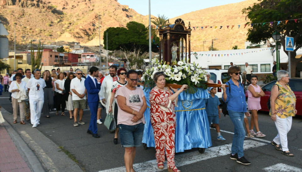 PROSESJON: Tradisjon tro gikk prosesjonen for María Auxiliadora gjennom Motor Grande i Puerto Rico på søndag.