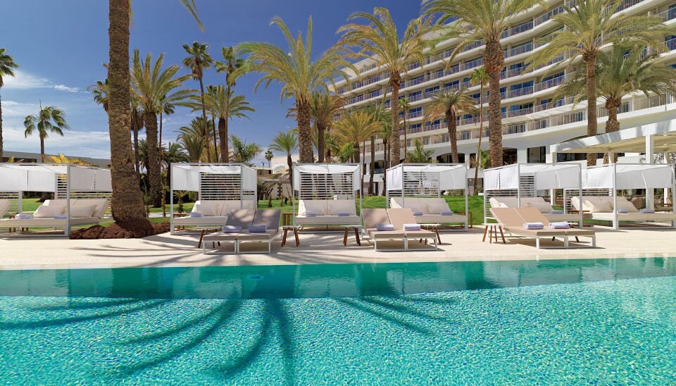 HÅVER INN: Hotellene på Gran Canaria håver inn på turistene, som legger igjen stadig mer penger.
