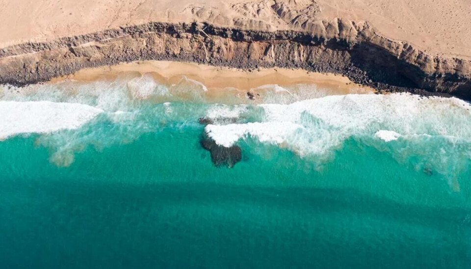 De 600 meterne med Playa del Águila – bedre kjent som Playa de la Escalera – sør for El Cotillo, sett fra drone.