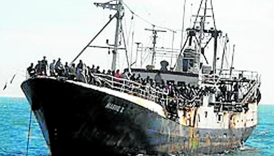 Foto av et såkalt 'moderskip' viste seg å være et forlatt fiskefartøy, riktignok med rundt 400 migranter om bord. Det ankom i 2007, men tilhører sjeldenhetene, ifølge ekspert.