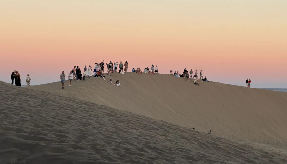 TURISTATRAKSJON: Sanddynene i Maspalomas er en populær destinasjon for både lokale og turister.