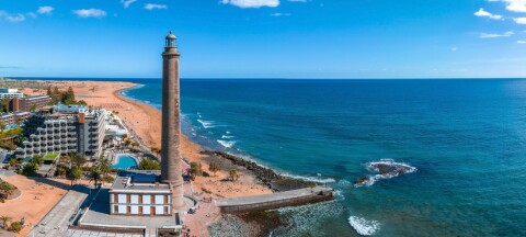 Nye LED-lys langs strandpromenaden i Maspalomas
