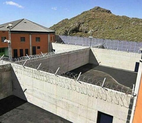 Slår alarm i ungdomsfengsel: – Truer og slår