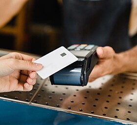 Svindlet 94-åring i to år – betalte 450 euro for én frokost