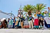 Gatene fylles av festglade kanariere i tradisjonelle drakter når Día de Canarias skal feires.