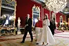 Pave Leo XIV, ledsaget av kong Felipe og dronning Letizia, prinsesse Leonor og infanta Sofía, under velkomstseremonien for paven på Det kongelige slott.