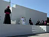 Paven møtte flere på Plaza del Cristo de La Laguna som jobber for og med migranter på Kanariøyene.