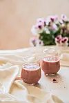 Smoothies lager du enkelt selv i en blender, og det er deilig og nedkjølende i sommervarmen.